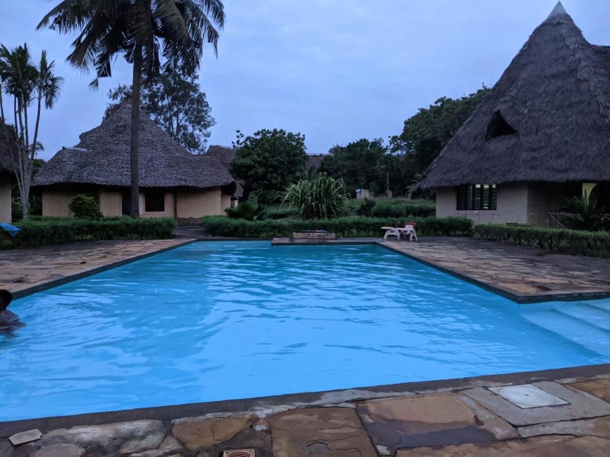 Malaika Holiday Villas Diani Beach Exterior photo