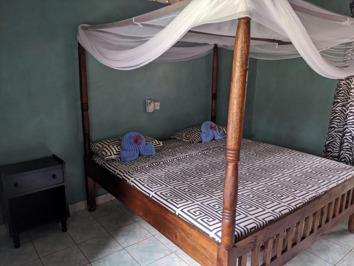 Malaika Holiday Villas Diani Beach Exterior photo