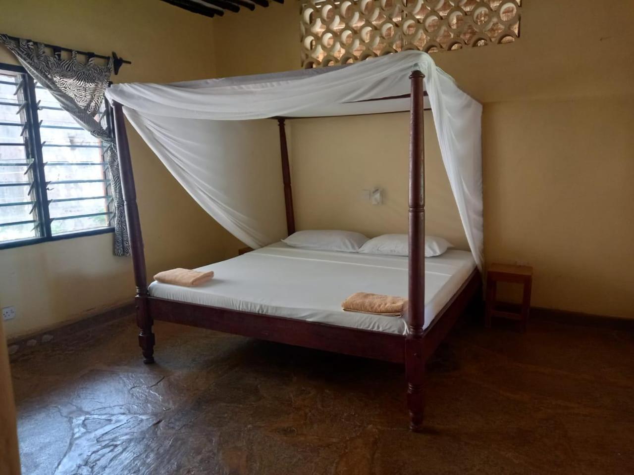Malaika Holiday Villas Diani Beach Exterior photo