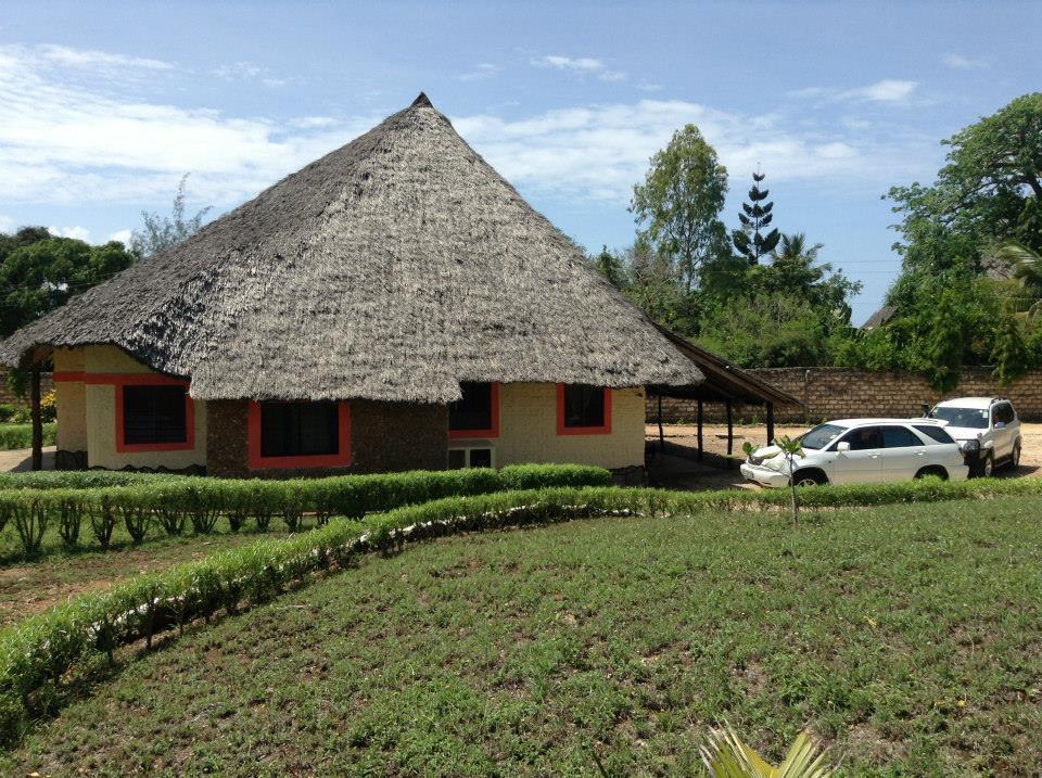 Malaika Holiday Villas Diani Beach Exterior photo
