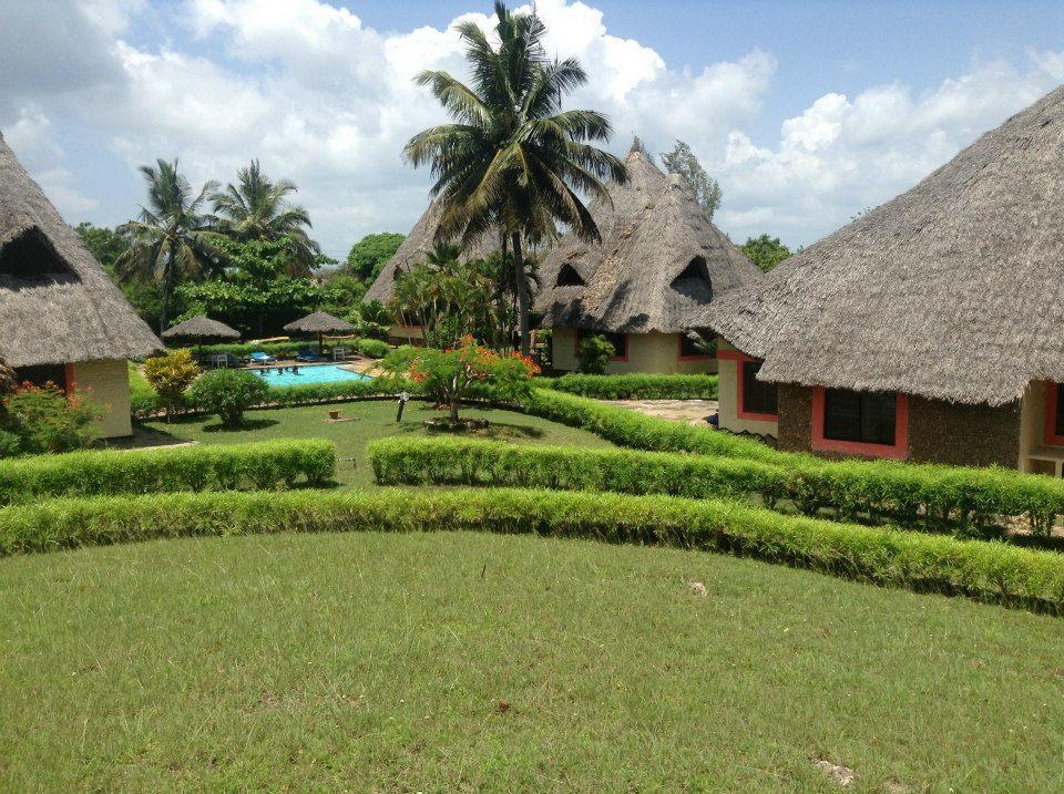 Malaika Holiday Villas Diani Beach Exterior photo